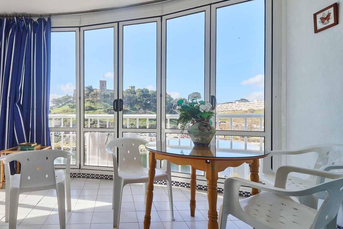 3 Bed Apartment for sale in Fuengirola Costa Del Sol, Málaga, Spain