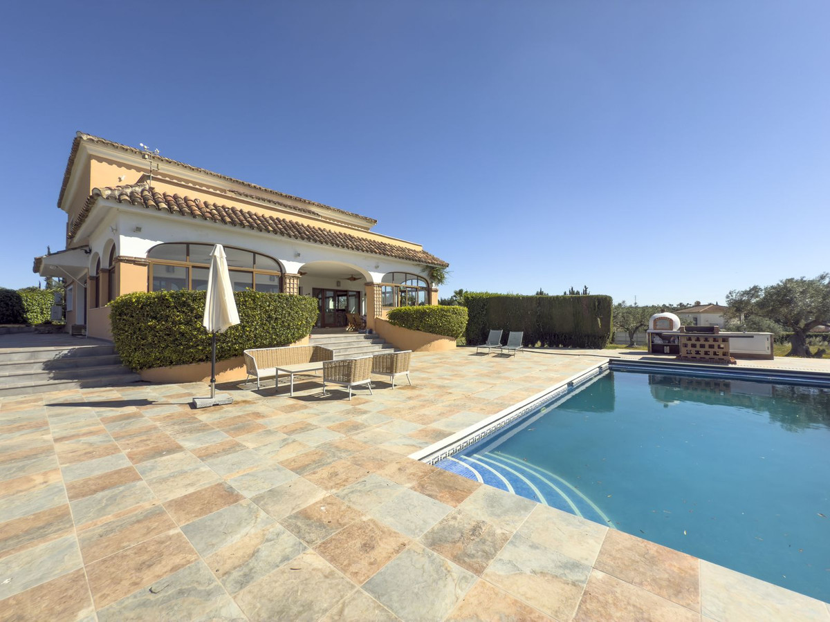 4 Bed Townhouse for sale in Alhaurín El Grande Costa Del Sol, Málaga, Spain