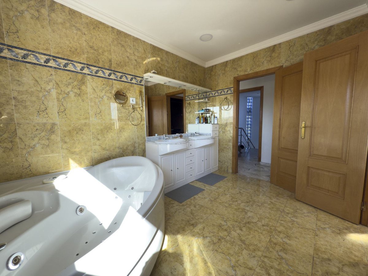4 Bed Townhouse for sale in Alhaurín El Grande Costa Del Sol, Málaga, Spain