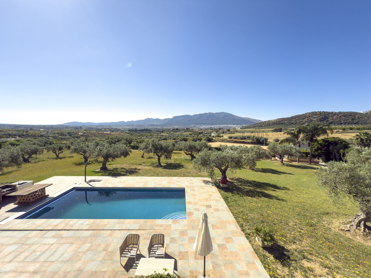 4 Bed Townhouse for sale in Alhaurín El Grande Costa Del Sol, Málaga, Spain
