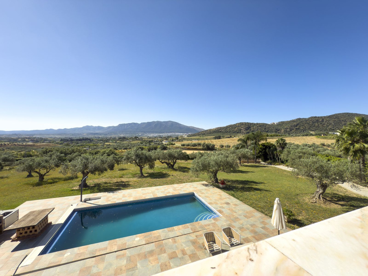 4 Bed Townhouse for sale in Alhaurín El Grande Costa Del Sol, Málaga, Spain