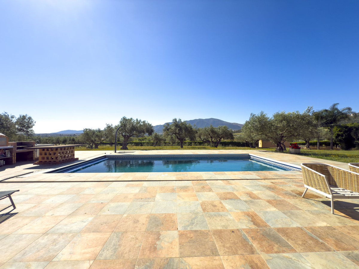 4 Bed Townhouse for sale in Alhaurín El Grande Costa Del Sol, Málaga, Spain