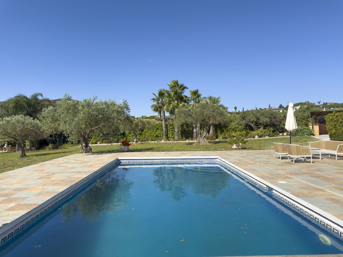 4 Bed Townhouse for sale in Alhaurín El Grande Costa Del Sol, Málaga, Spain