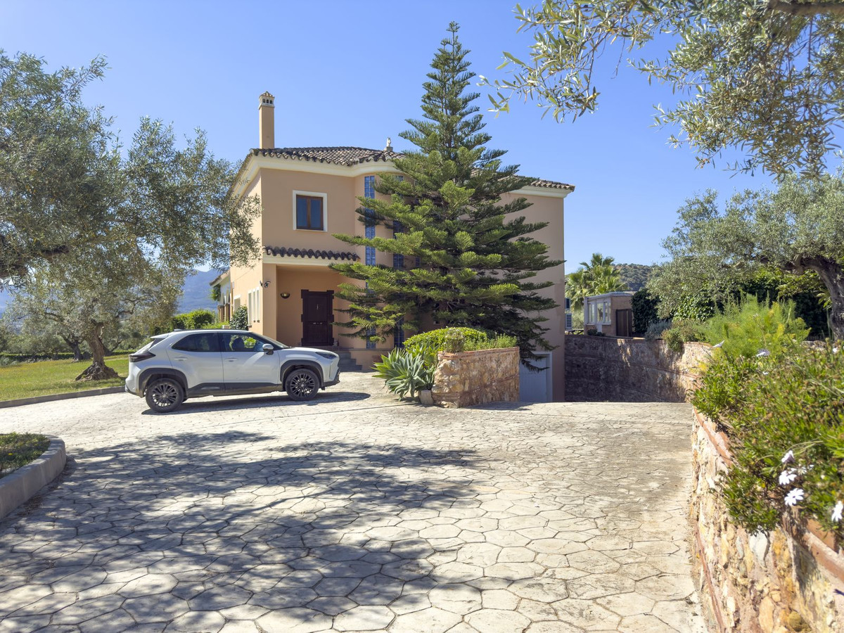 4 Bed Townhouse for sale in Alhaurín El Grande Costa Del Sol, Málaga, Spain