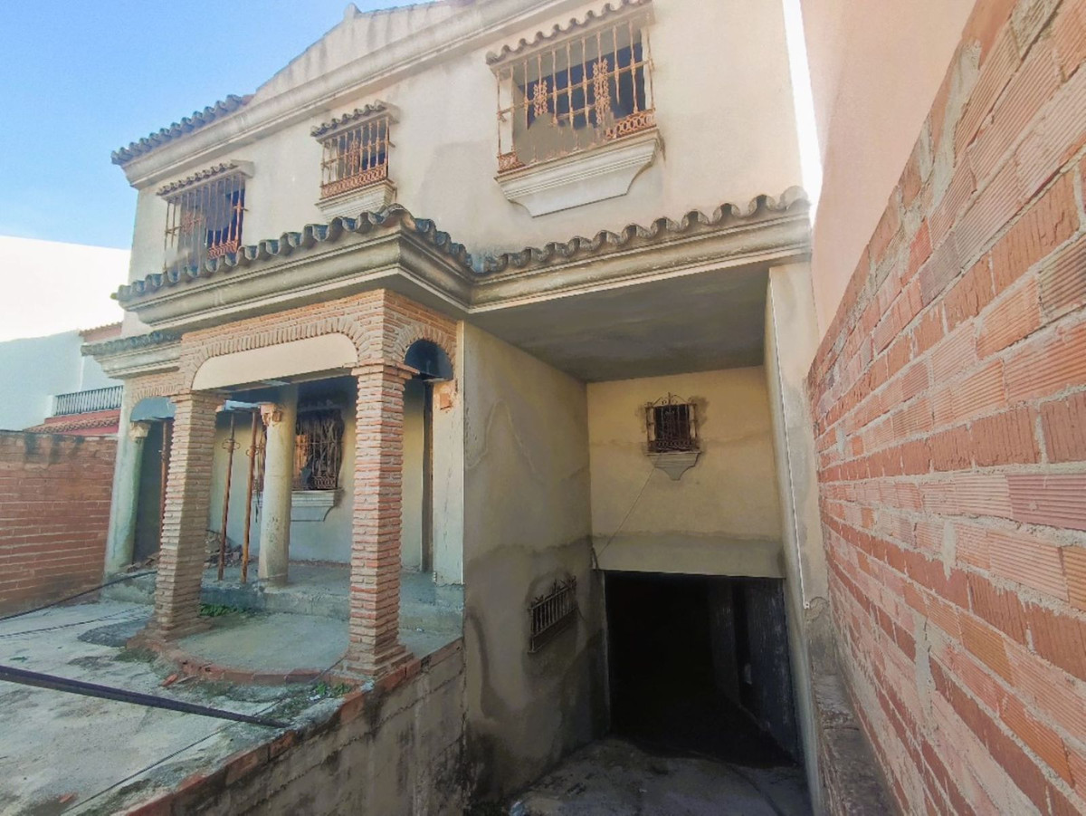 5 Bed Townhouse for sale in Fuengirola Costa Del Sol, Málaga, Spain