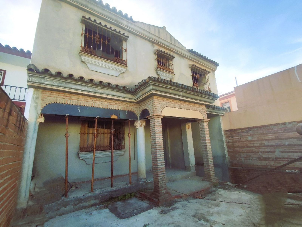 5 Bed Townhouse for sale in Fuengirola Costa Del Sol, Málaga, Spain