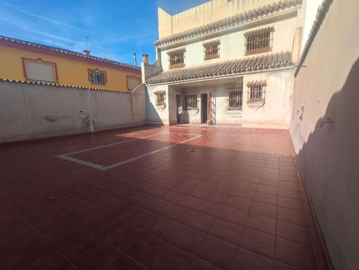5 Bed Townhouse for sale in Fuengirola Costa Del Sol, Málaga, Spain