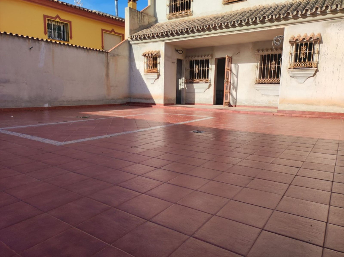 5 Bed Townhouse for sale in Fuengirola Costa Del Sol, Málaga, Spain