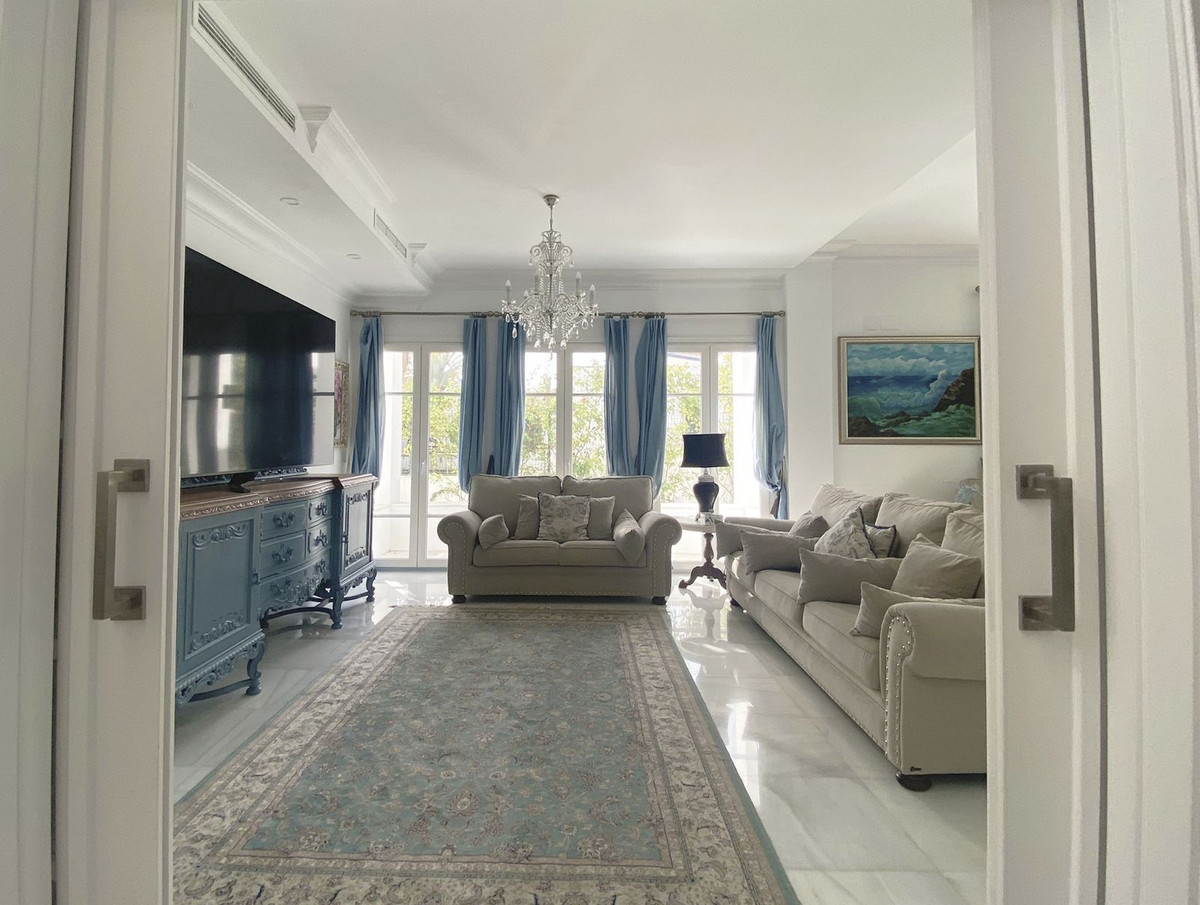 Se vende Villa - Chalet de 13 dormitorios en Costa Del Sol, Málaga, España