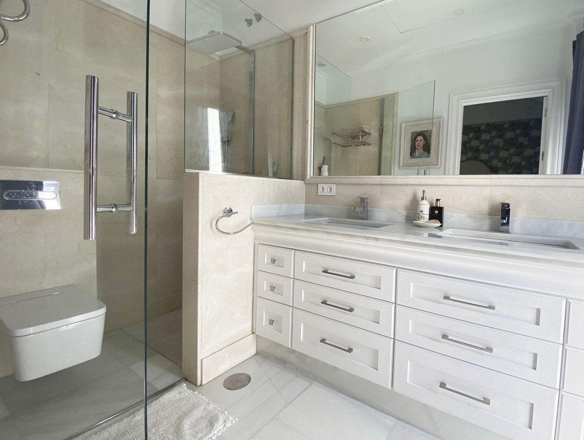 Se vende Villa - Chalet de 13 dormitorios en Costa Del Sol, Málaga, España