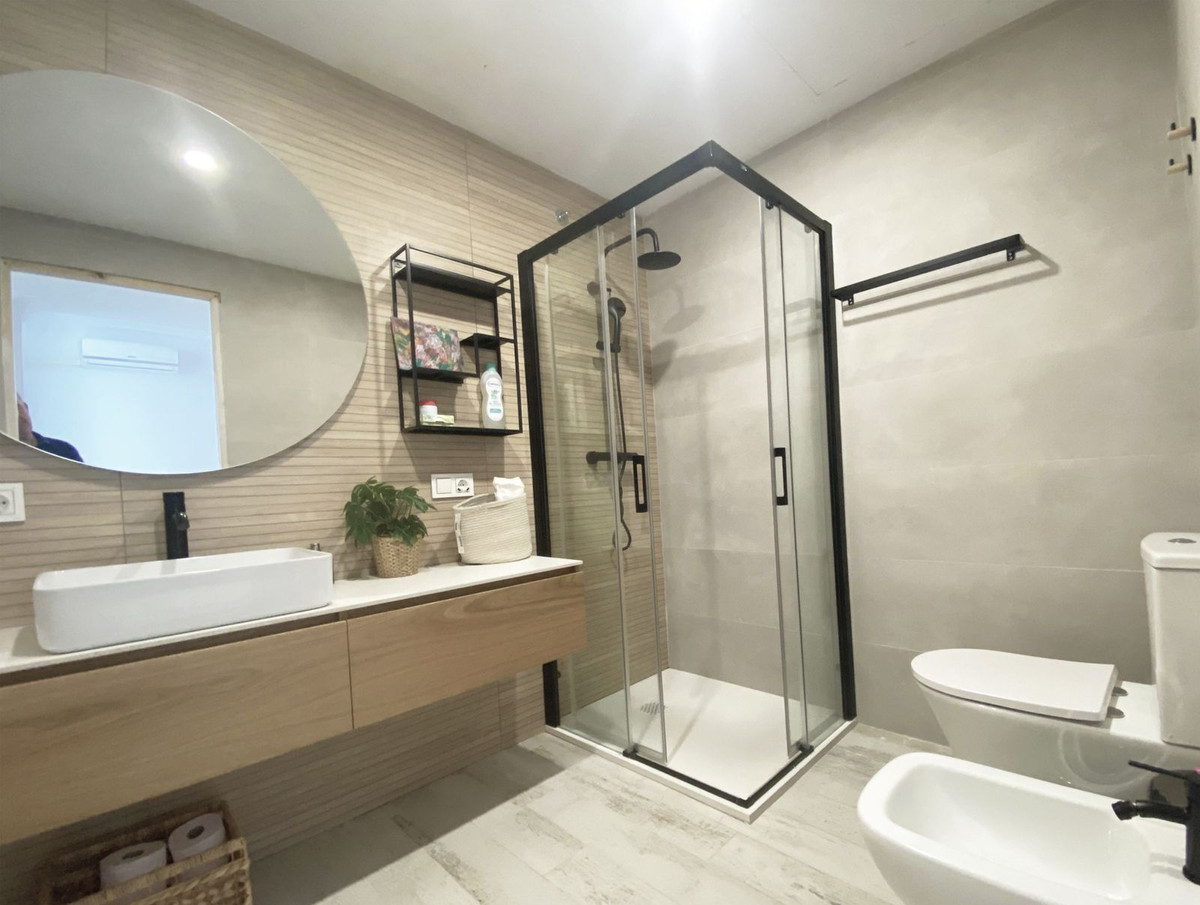 Se vende Villa - Chalet de 13 dormitorios en Costa Del Sol, Málaga, España