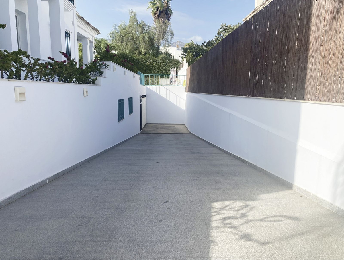 Se vende Villa - Chalet de 13 dormitorios en Costa Del Sol, Málaga, España