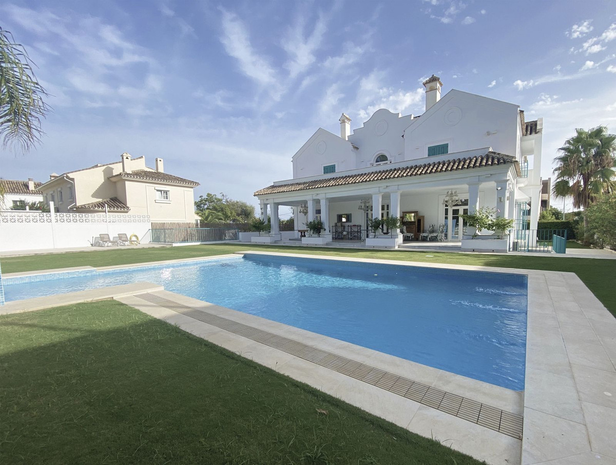 Se vende Villa - Chalet de 13 dormitorios en Costa Del Sol, Málaga, España