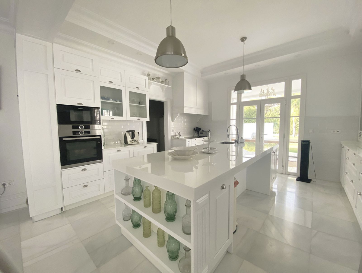 Se vende Villa - Chalet de 13 dormitorios en Costa Del Sol, Málaga, España