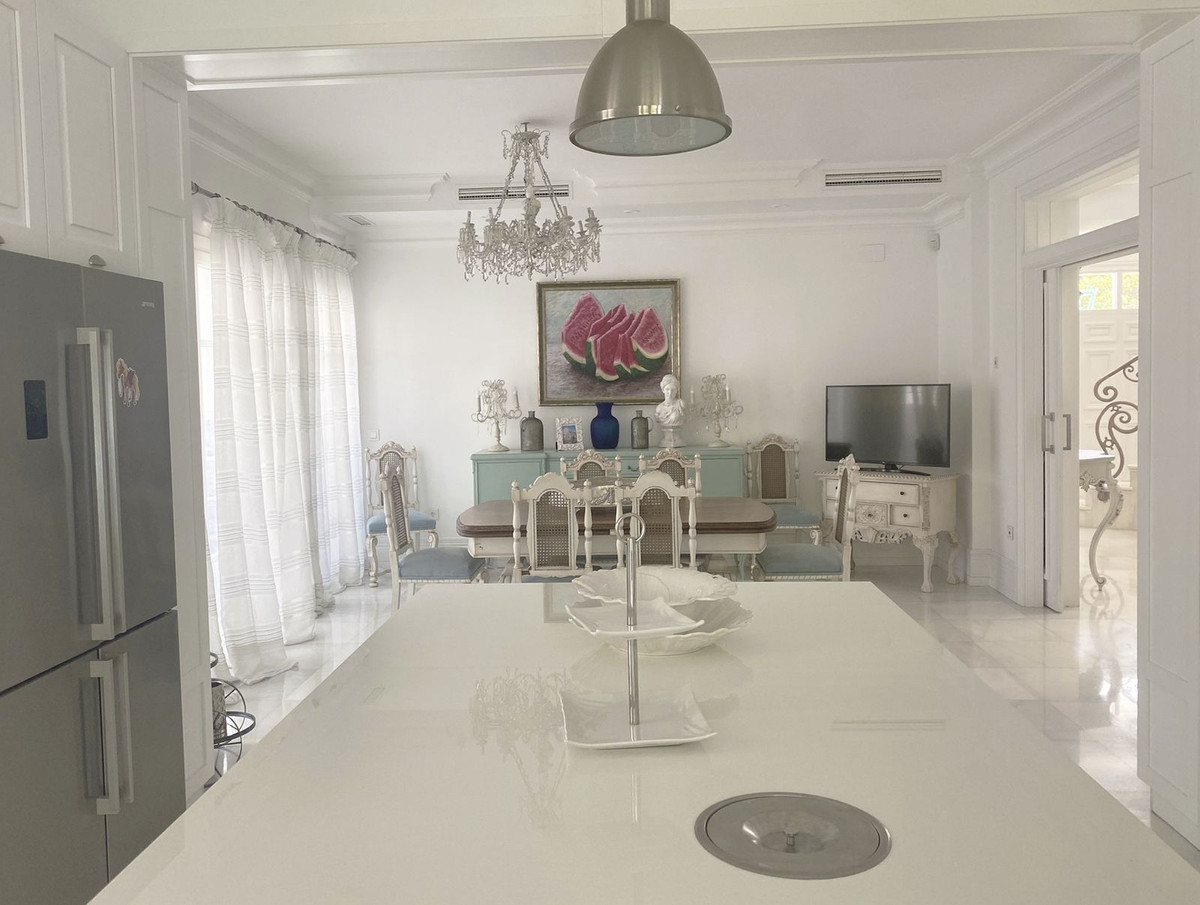 Se vende Villa - Chalet de 13 dormitorios en Costa Del Sol, Málaga, España
