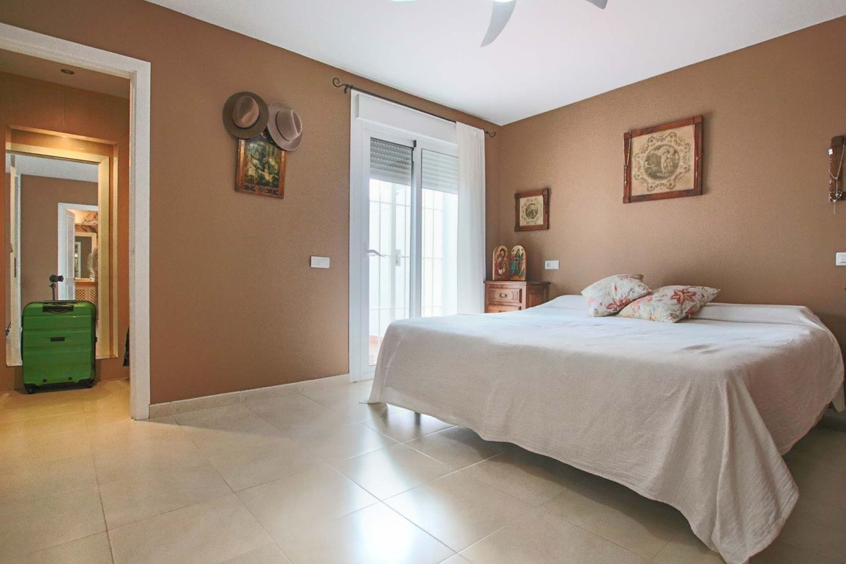 3 Bed Apartment for sale in Nueva Andalucía Costa Del Sol, Málaga, Spain