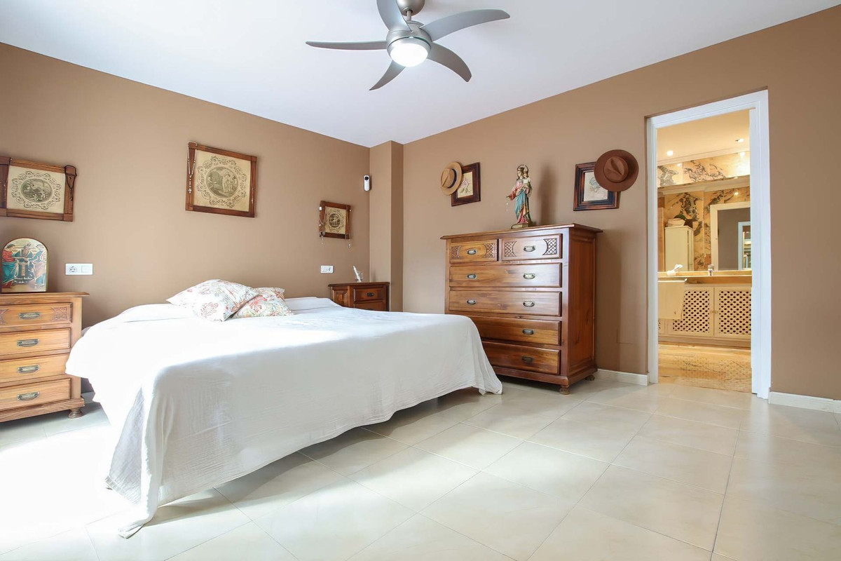 3 Bed Apartment for sale in Nueva Andalucía Costa Del Sol, Málaga, Spain