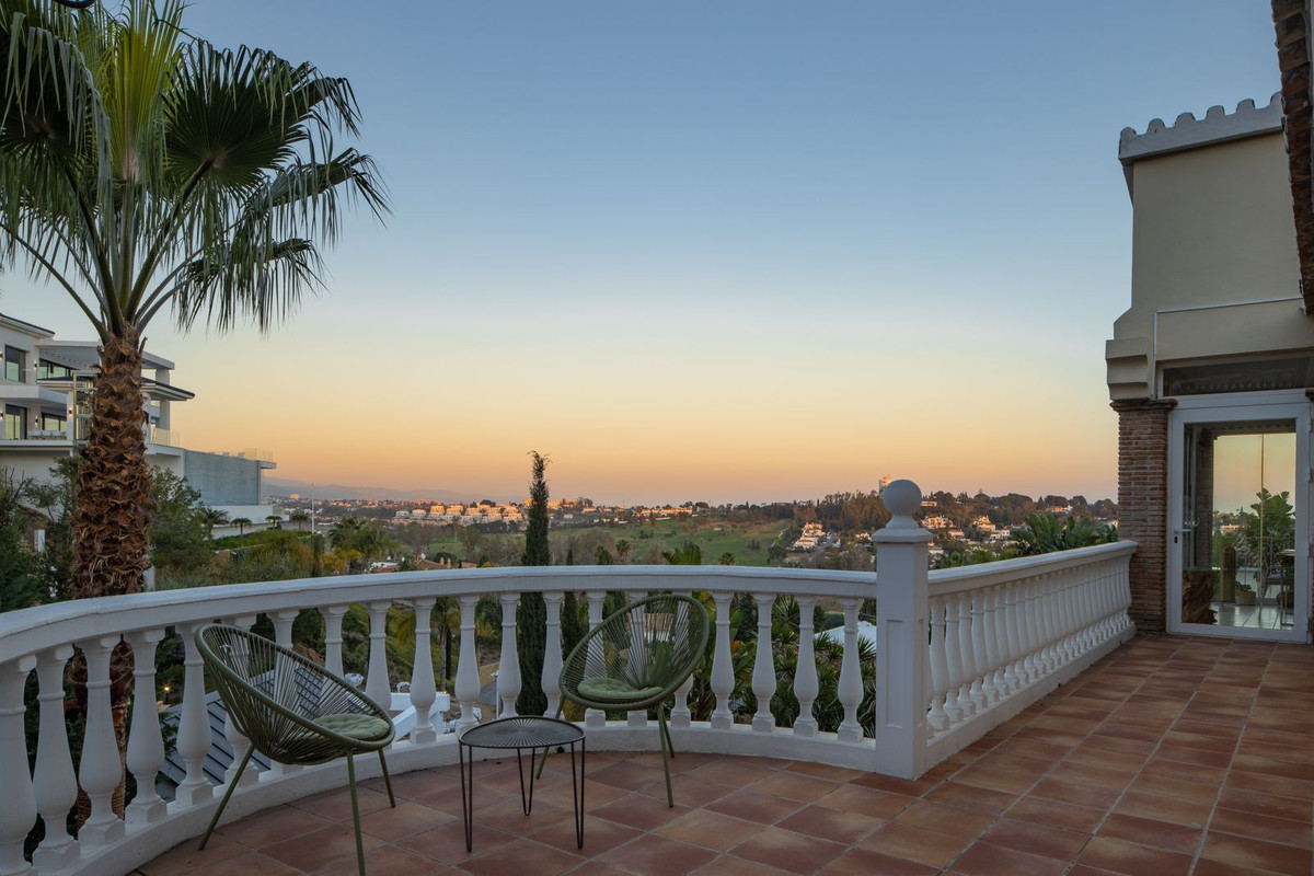 6 Bed Townhouse for sale in El Paraiso Costa Del Sol, Málaga, Spain