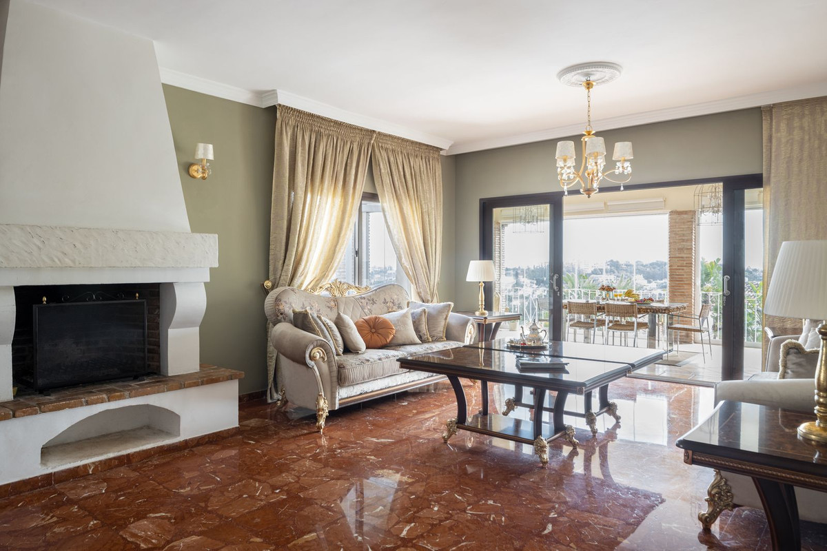 6 Bed Townhouse for sale in El Paraiso Costa Del Sol, Málaga, Spain