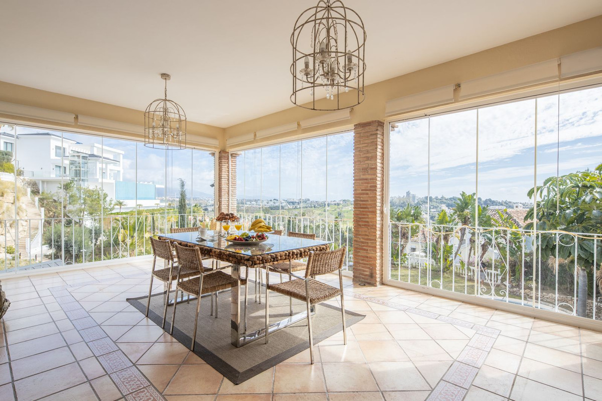 6 Bed Townhouse for sale in El Paraiso Costa Del Sol, Málaga, Spain