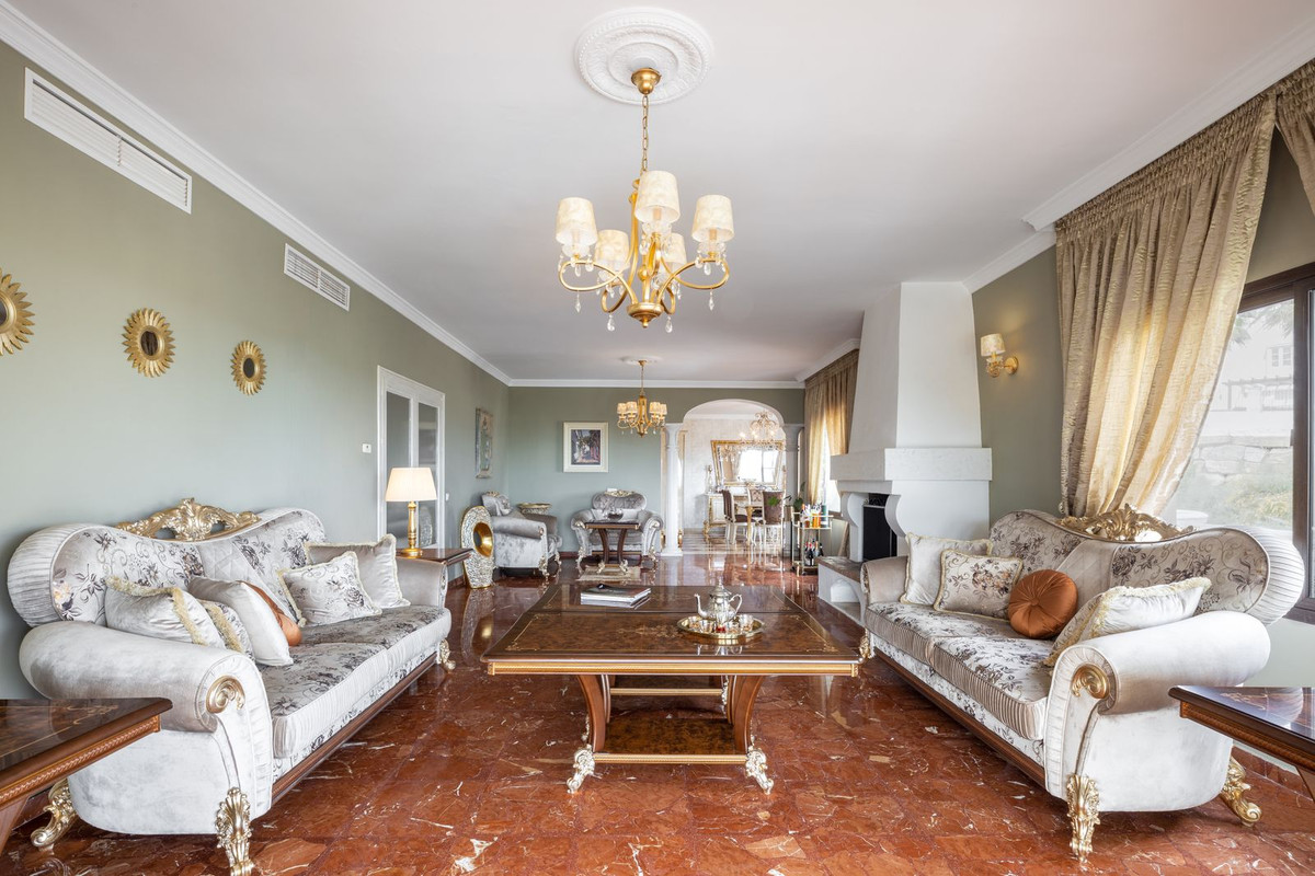6 Bed Townhouse for sale in El Paraiso Costa Del Sol, Málaga, Spain