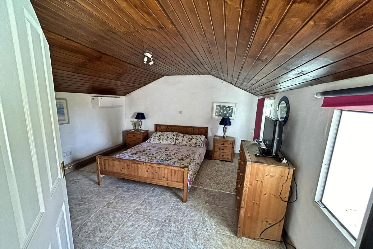 5 Bed Townhouse for sale in Coín Costa Del Sol, Málaga, Spain