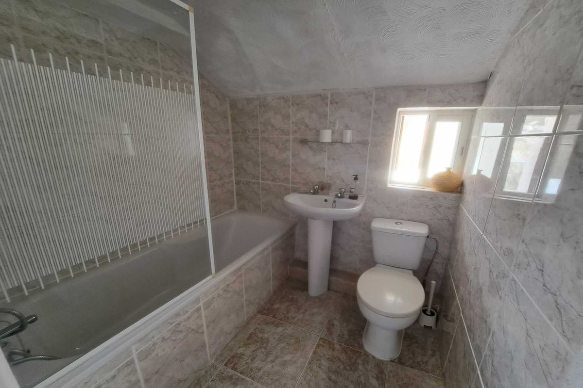5 Bed Townhouse for sale in Coín Costa Del Sol, Málaga, Spain