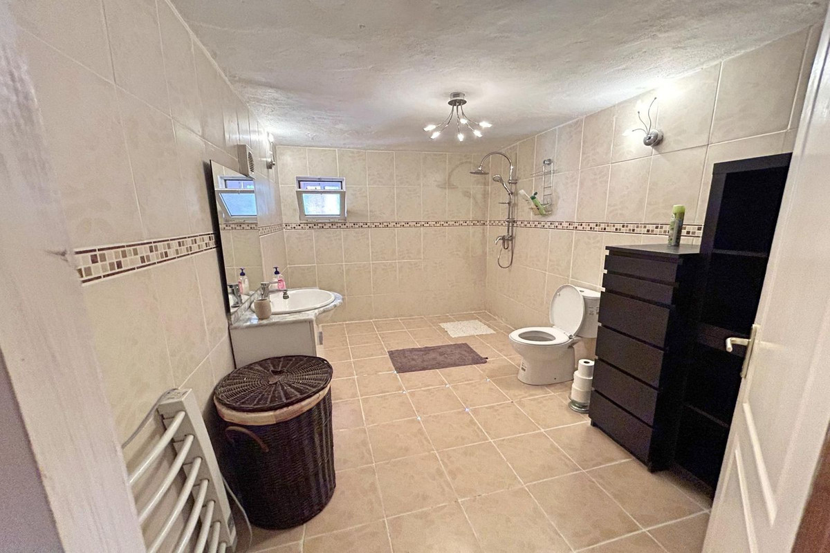 5 Bed Townhouse for sale in Coín Costa Del Sol, Málaga, Spain