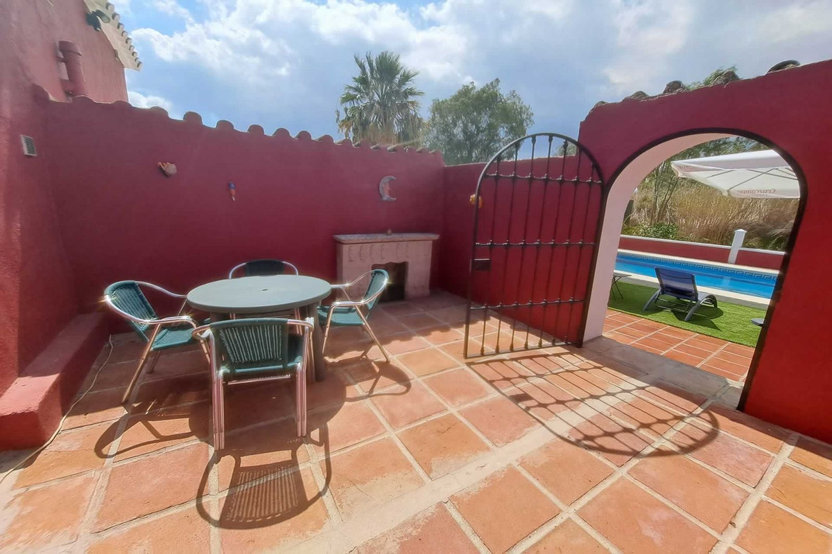 5 Bed Townhouse for sale in Coín Costa Del Sol, Málaga, Spain
