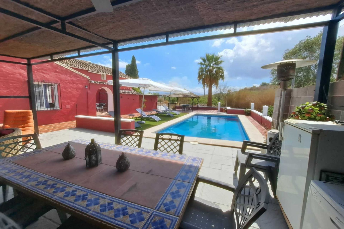 5 Bed Townhouse for sale in Coín Costa Del Sol, Málaga, Spain