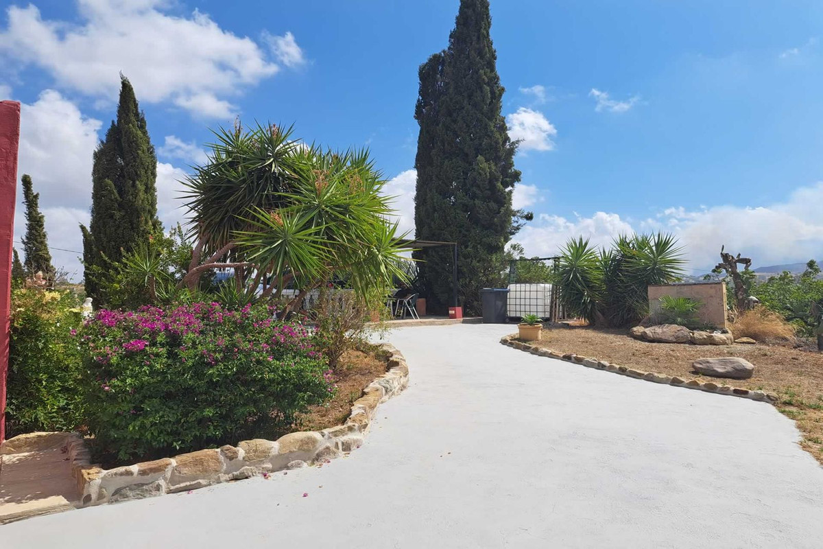 5 Bed Townhouse for sale in Coín Costa Del Sol, Málaga, Spain