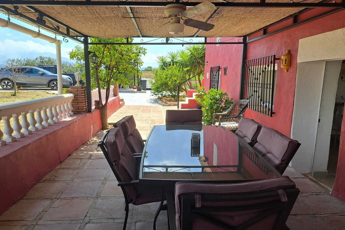 5 Bed Townhouse for sale in Coín Costa Del Sol, Málaga, Spain