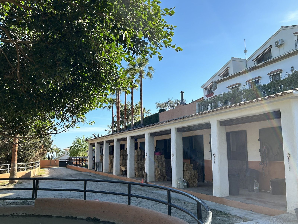 Se vende Villa - Chalet de 9 dormitorios en Costa Del Sol East, Málaga, España