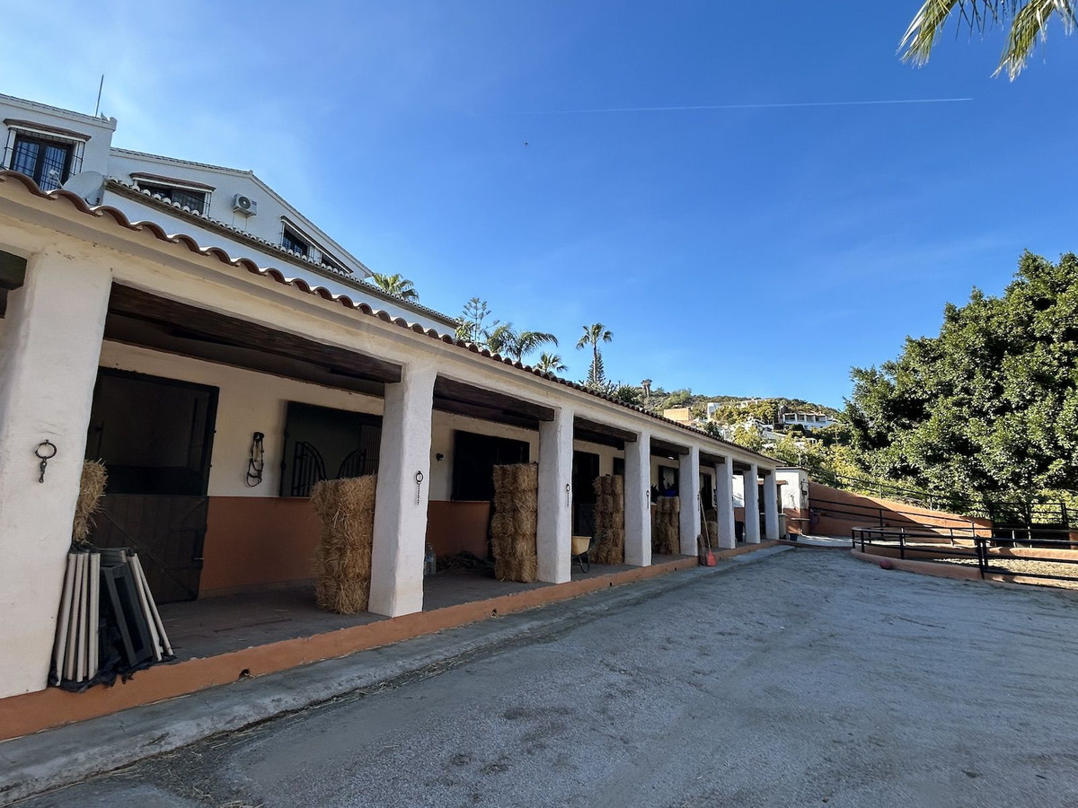 Se vende Villa - Chalet de 9 dormitorios en Costa Del Sol East, Málaga, España