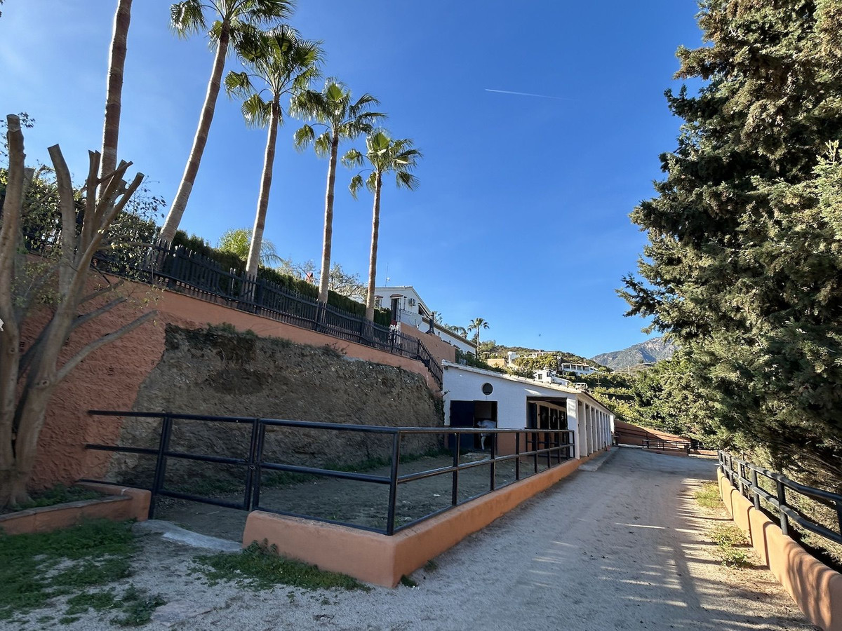 Se vende Villa - Chalet de 9 dormitorios en Costa Del Sol East, Málaga, España