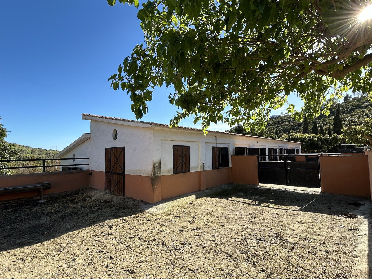 Se vende Villa - Chalet de 9 dormitorios en Costa Del Sol East, Málaga, España