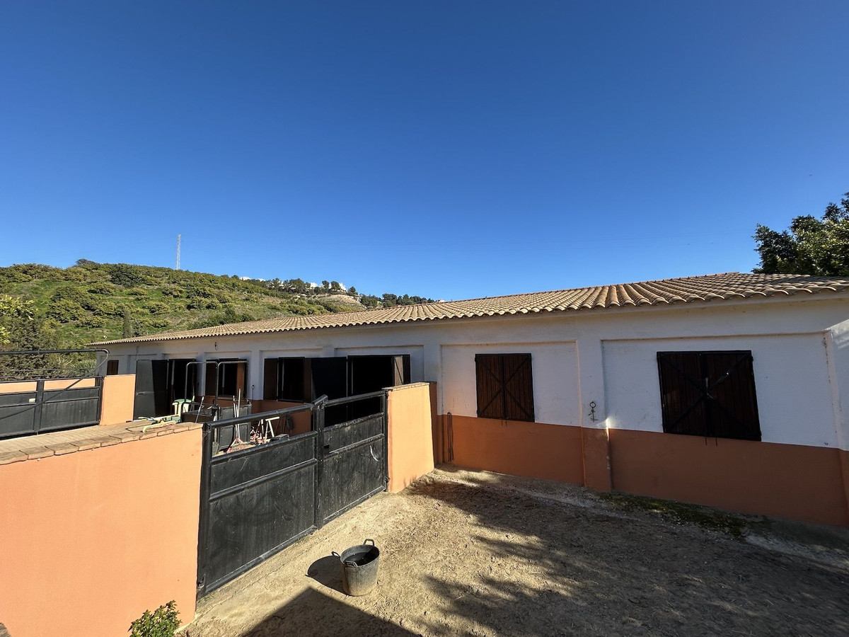 Se vende Villa - Chalet de 9 dormitorios en Costa Del Sol East, Málaga, España