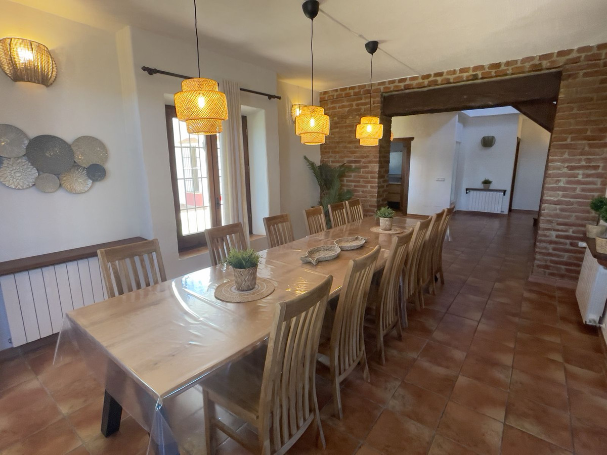 Se vende Villa - Chalet de 9 dormitorios en Costa Del Sol East, Málaga, España