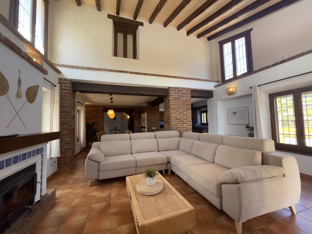 Se vende Villa - Chalet de 9 dormitorios en Costa Del Sol East, Málaga, España