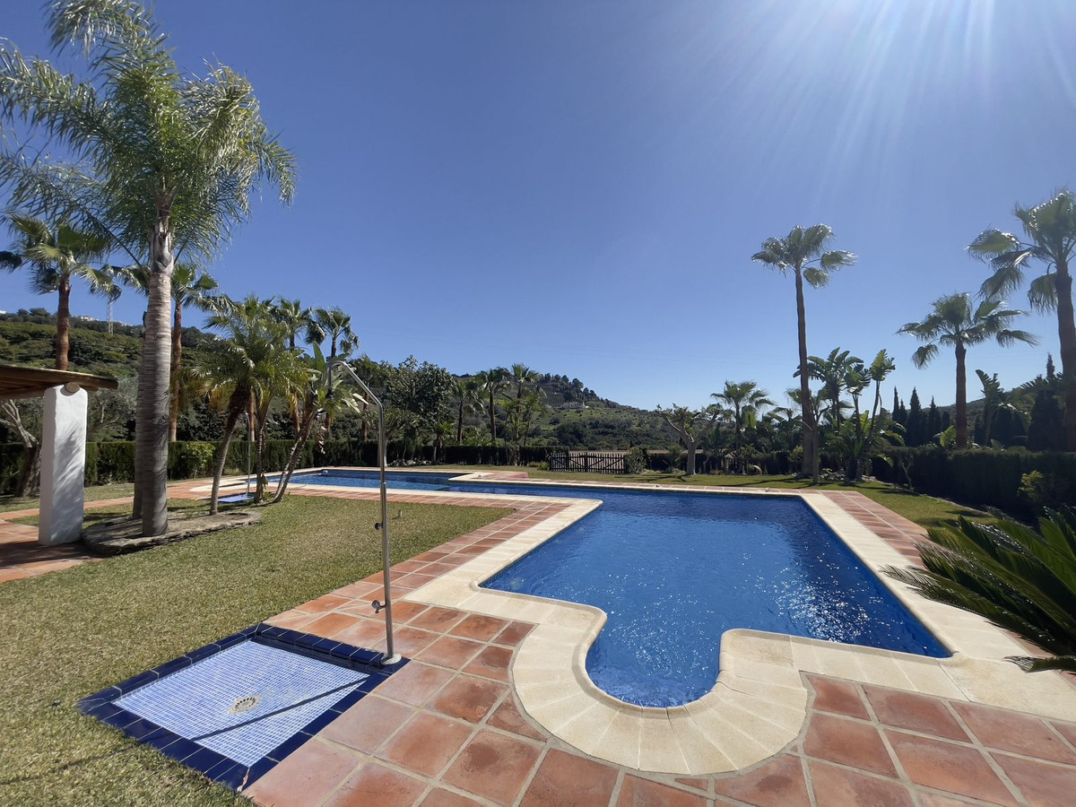 Se vende Villa - Chalet de 9 dormitorios en Costa Del Sol East, Málaga, España