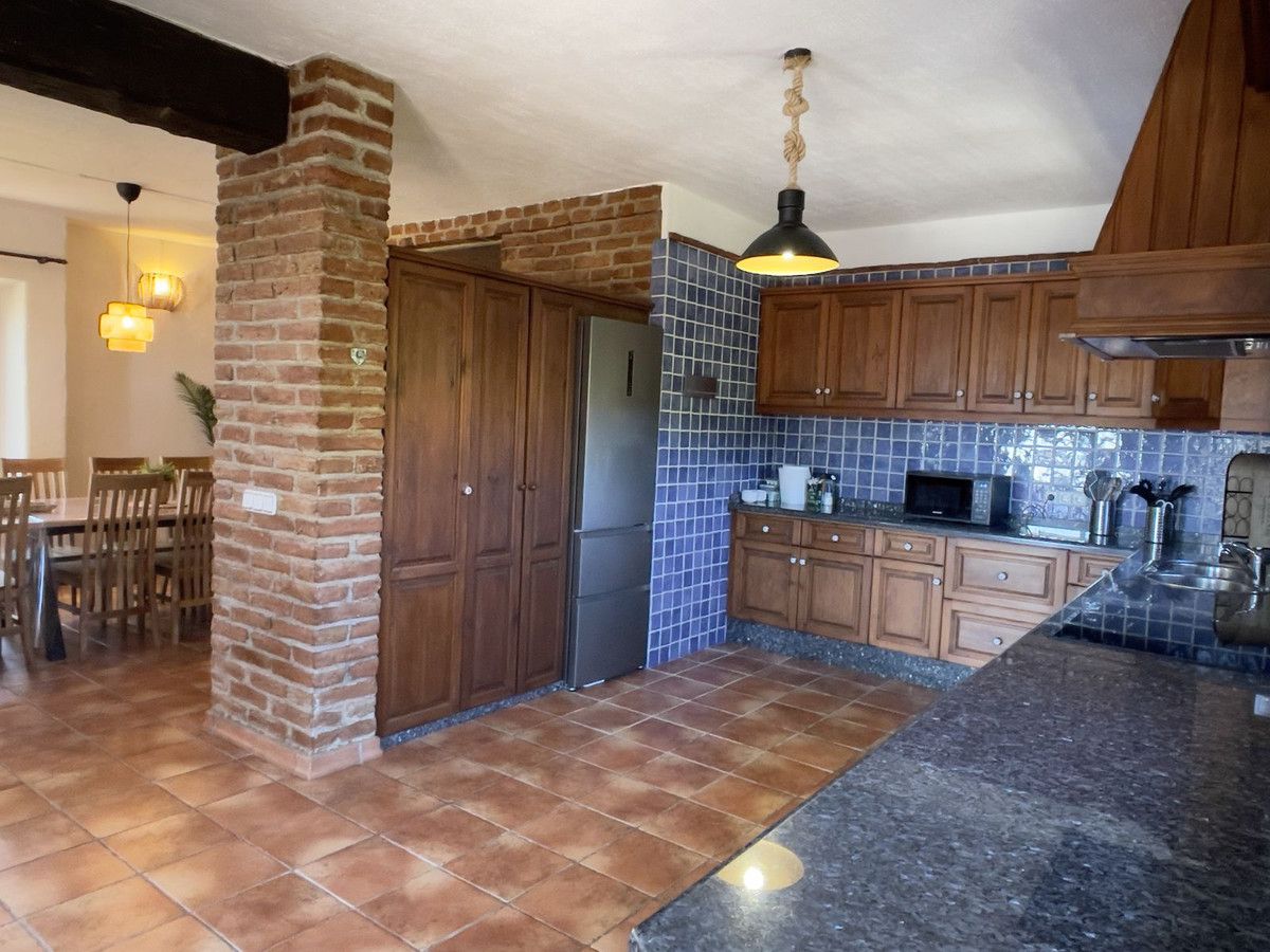 Se vende Villa - Chalet de 9 dormitorios en Costa Del Sol East, Málaga, España
