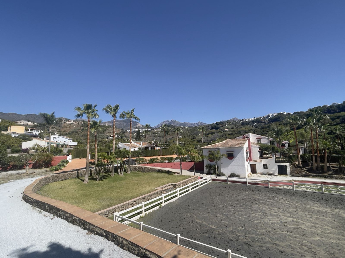 Se vende Villa - Chalet de 9 dormitorios en Costa Del Sol East, Málaga, España