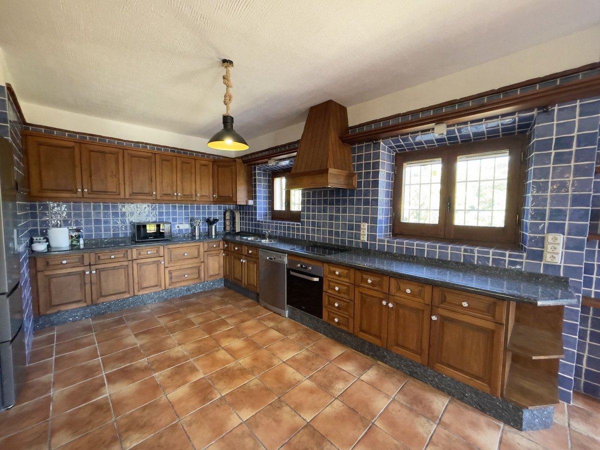 Se vende Villa - Chalet de 9 dormitorios en Costa Del Sol East, Málaga, España