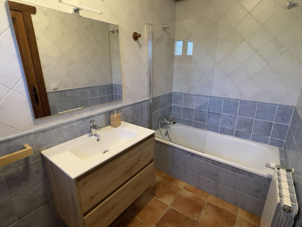Se vende Villa - Chalet de 9 dormitorios en Costa Del Sol East, Málaga, España