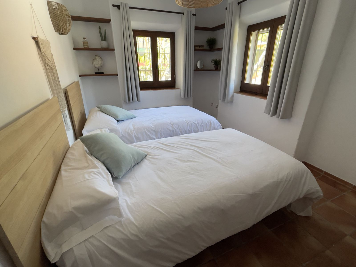 Se vende Villa - Chalet de 9 dormitorios en Costa Del Sol East, Málaga, España
