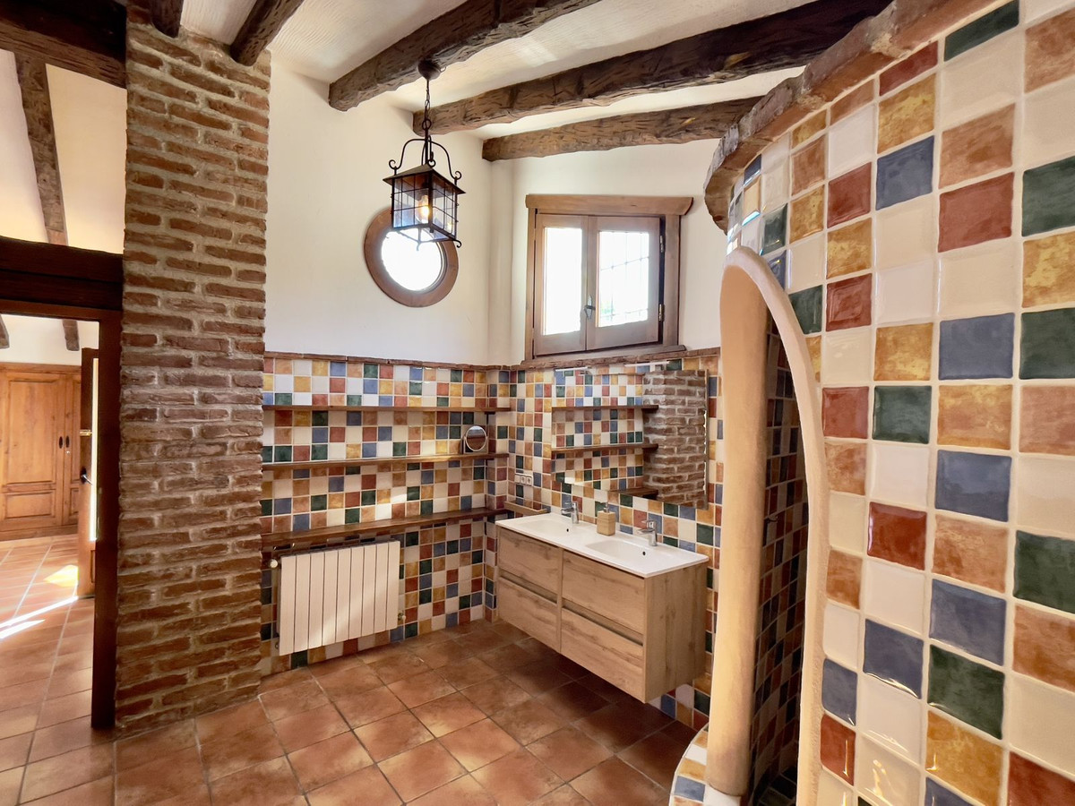 Se vende Villa - Chalet de 9 dormitorios en Costa Del Sol East, Málaga, España