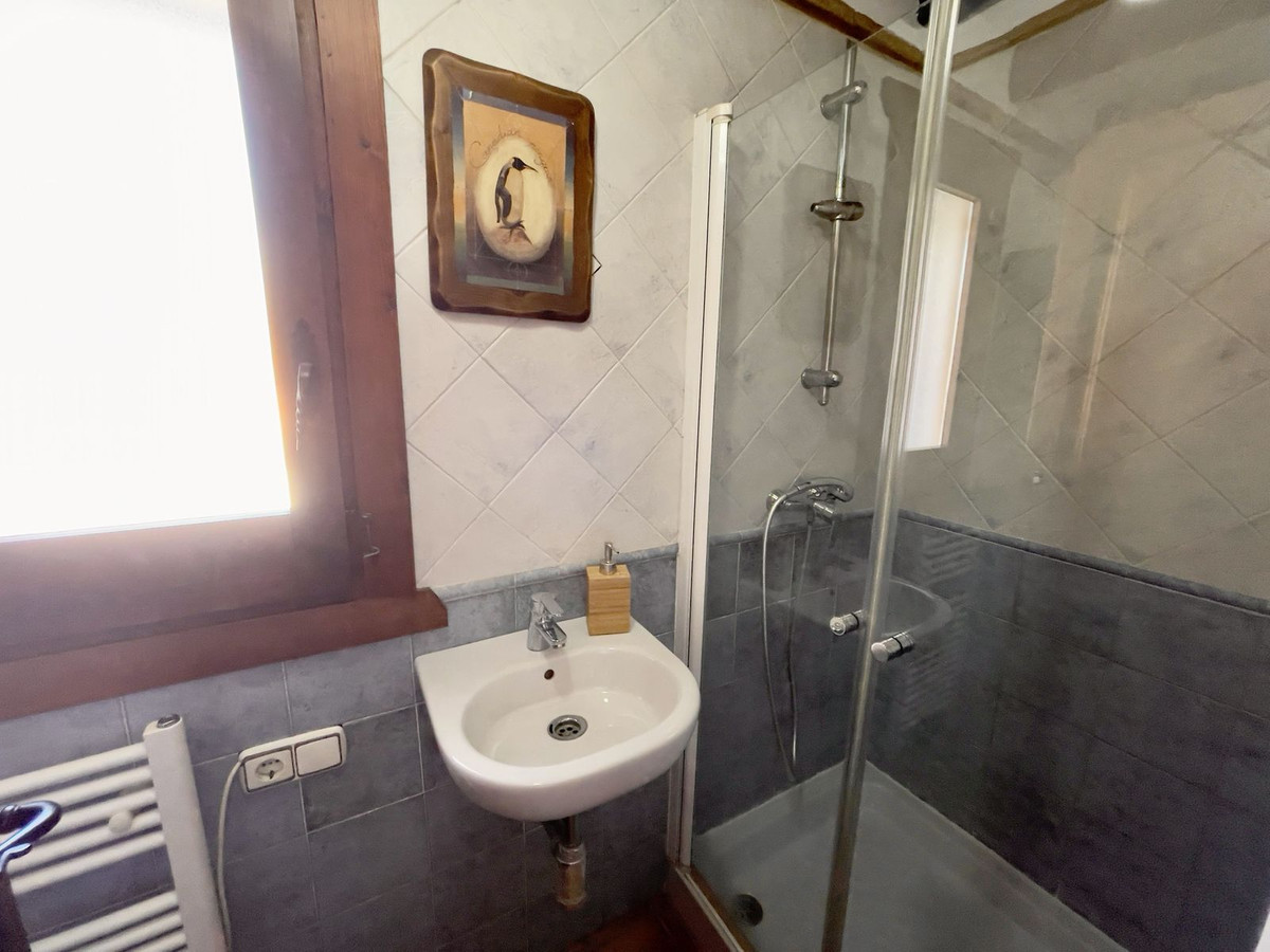 Se vende Villa - Chalet de 9 dormitorios en Costa Del Sol East, Málaga, España