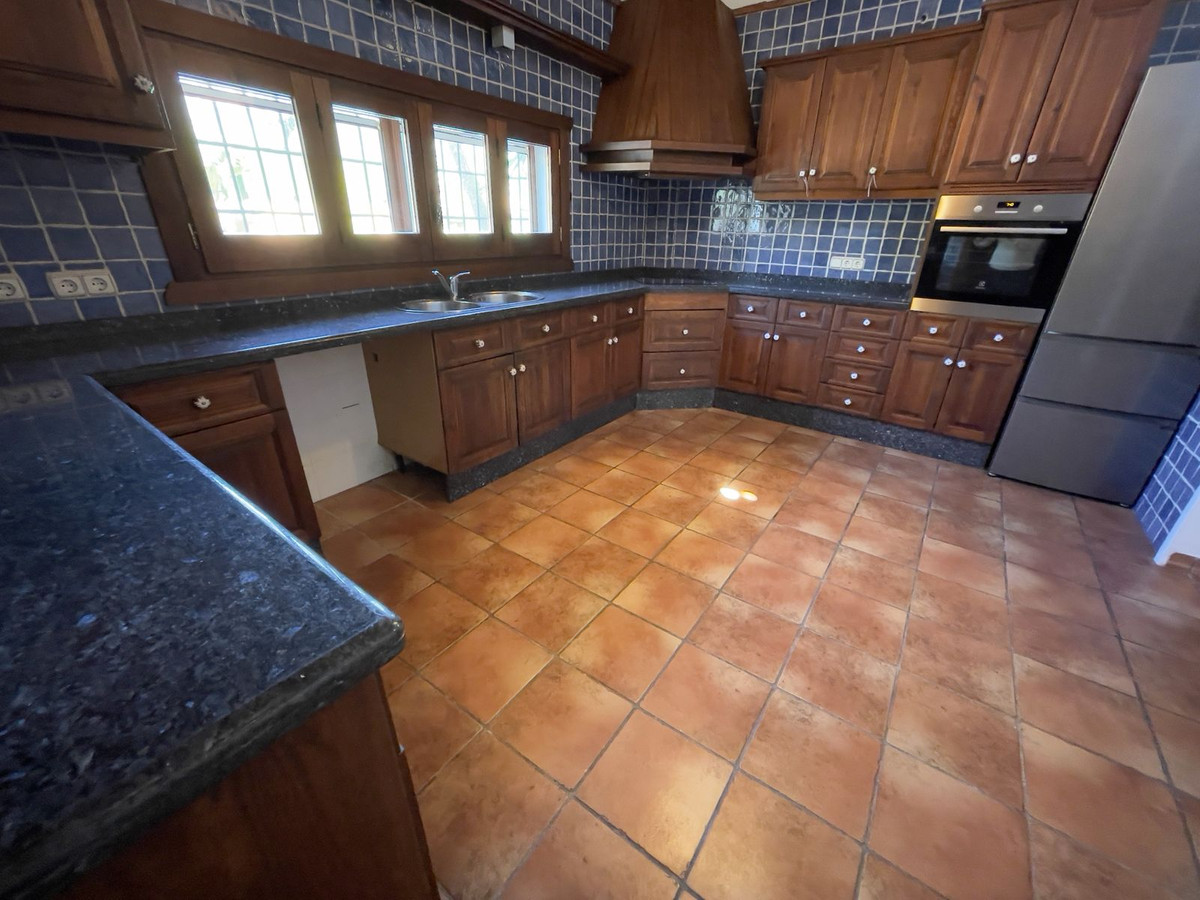 Se vende Villa - Chalet de 9 dormitorios en Costa Del Sol East, Málaga, España