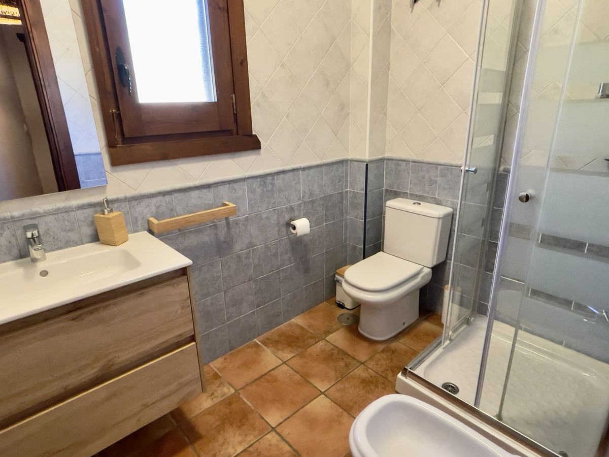 Se vende Villa - Chalet de 9 dormitorios en Costa Del Sol East, Málaga, España
