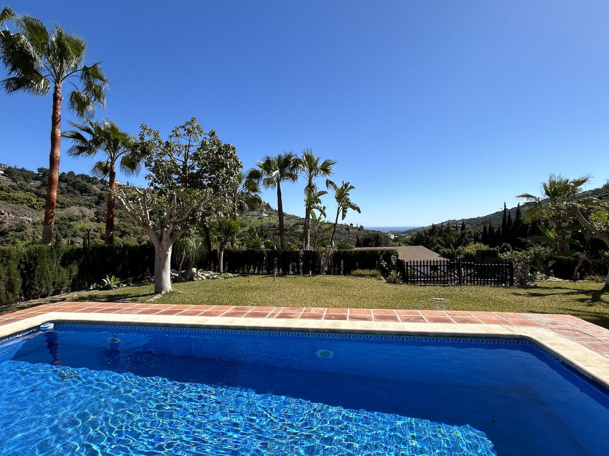 Se vende Villa - Chalet de 9 dormitorios en Costa Del Sol East, Málaga, España